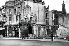 Grand-Parade-in-c1952-bomb-damaged-buildings-now-replaced-with-Grand-Court-flats.